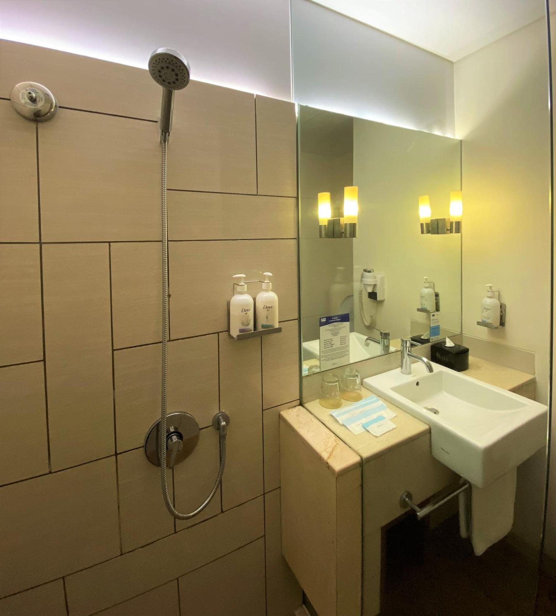 Holiday Inn Express Jakarta Pluit Citygate By Ihg Exterior foto