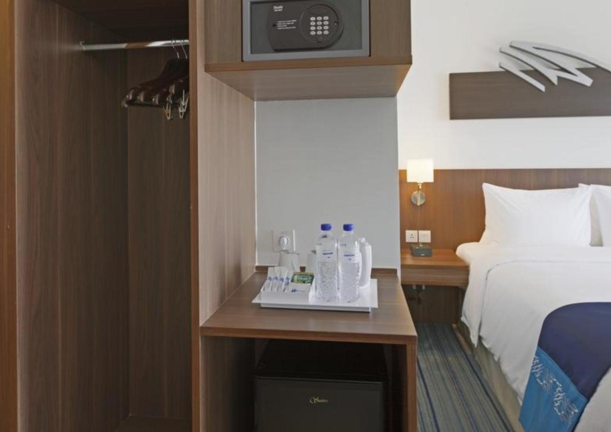 Holiday Inn Express Jakarta Pluit Citygate By Ihg Exterior foto
